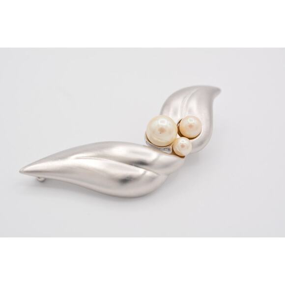 Givenchy Vintage Leaf Pin Brooch Brushed Silver Pearl Chunky Signed 1980s Bin1 - Picture 10 of 12